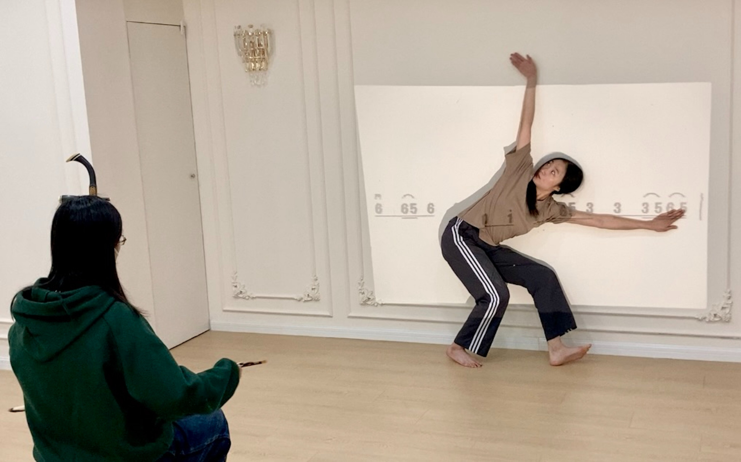 Erhu live remix experiment with projection and dance